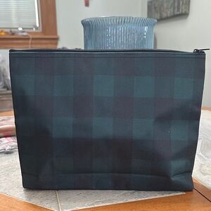 Thirty-One NWT- Zipper Pouch in Buffalo Plaid